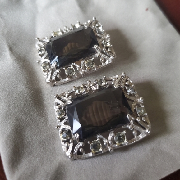 Vintage Sarah Coventry 1950s gray clip on earrings - Picture 4 of 6